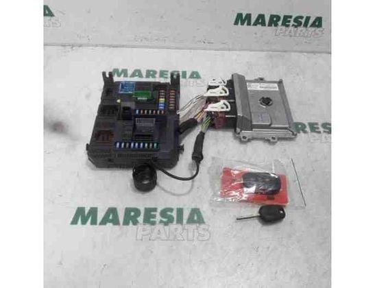 PEUGEOT 208 Peugeot 208 (2012-2015) Motorstyrenhet ECU 9800913080,1611427780,1608326080,9805321980,V29033054A,V4611,1608084980 27825071