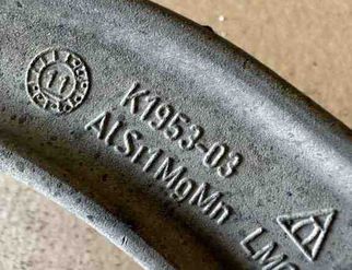 VOLKSWAGEN Touareg 2 generation (2010-2018) Främre höger övre kontrollarm 7P0407021 31424797