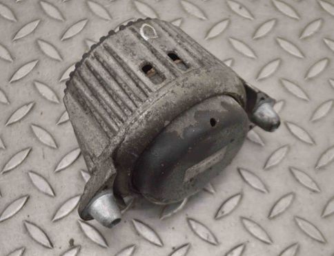 MERCEDES-BENZ CLS-Class C218/X218 (2011-2017) Motorfäste på höger sida a2042406017 15432664