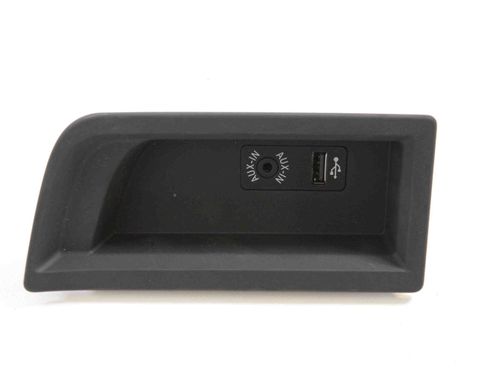 BMW M2 F87 (2015-2022) Ytterligare anslutningar för musikspelare 9207358 2811168