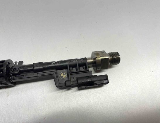 BMW 5 Series F10/F11 (2009-2017) Bränsleinsprutare 7597870,0261500109,13647597870 22161336