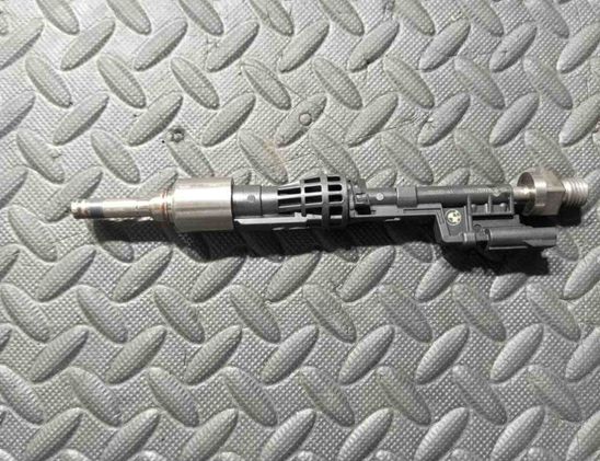 BMW 5 Series F10/F11 (2009-2017) Bränsleinsprutare 7597870,13647597870,261500109 28617120