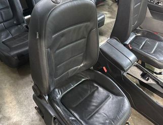 VOLKSWAGEN Touareg 2 generation (2010-2018) Invändiga säten med dörrkortssats 32854168