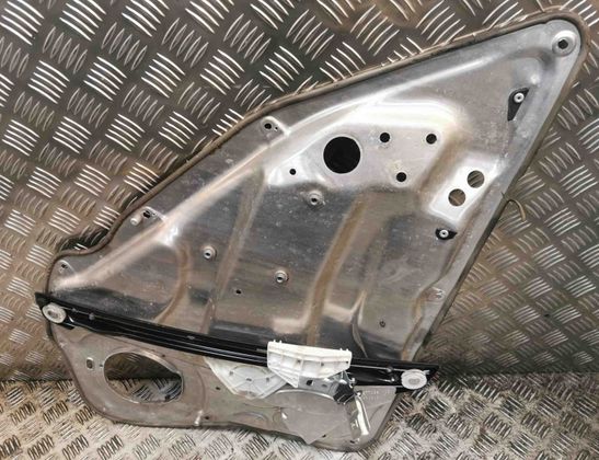 MERCEDES-BENZ C-Class W204/S204/C204 (2004-2015) Fönsterhiss för höger bakdörr 2047600834 11530479