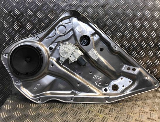 MERCEDES-BENZ C-Class W204/S204/C204 (2004-2015) Fönsterhiss för höger bakdörr 2048204302 14929739
