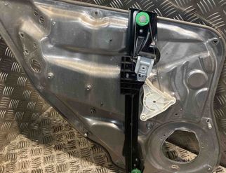 MERCEDES-BENZ C-Class W204/S204/C204 (2004-2015) Fönsterhiss för höger bakdörr 2048204302,A2048204302 28228526