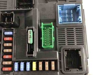 PEUGEOT 308 T9 (2013-2021) Säkringsdosa E1064160,9807054180 30551122