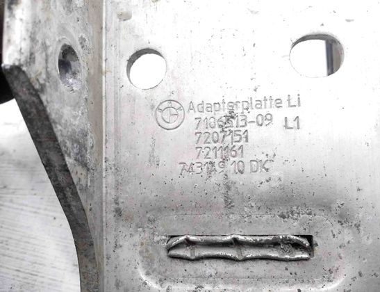 BMW 5 Series F10/F11 (2009-2017) Kylarhållare 7186513 28720123