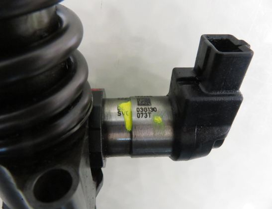 VOLKSWAGEN Touran 1 generation (2003-2015) Oljeinjektor 03G130073T 32957656