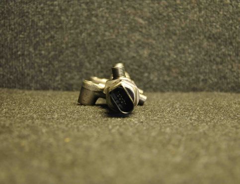 VOLKSWAGEN Amarok 1 generation (2010-2022) Höger sida Bränsleskena 059130089CS 2332845