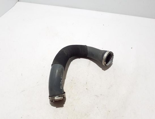 AUDI A4 B9/8W (2015-2024) Höger sida mellan kylarslang 8W0145738G 32875553