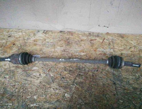NISSAN X-Trail T31 (2007-2014) Bakre höger drivaxel 31165678