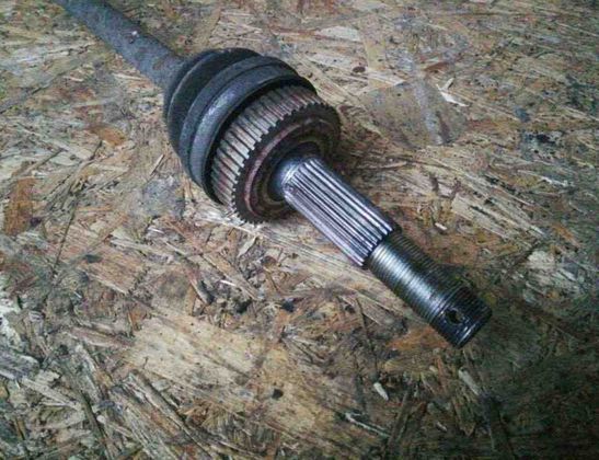 NISSAN X-Trail T31 (2007-2014) Bakre höger drivaxel 31165678