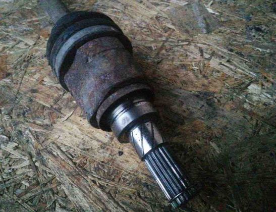 NISSAN X-Trail T31 (2007-2014) Bakre höger drivaxel 31165678