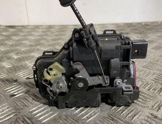 VOLKSWAGEN Golf 4 generation (1997-2006) Främre vänstra dörrlås 5Z1837015R,7E1837015,3B1837015AN,3B1837015N,6X1837013G,117674102,6X1837013A,6X1837013H,3B1837015A,3B1837015,3B1837015Q,3B1837015AP,3B1837015AM,3D2837015K 32949749