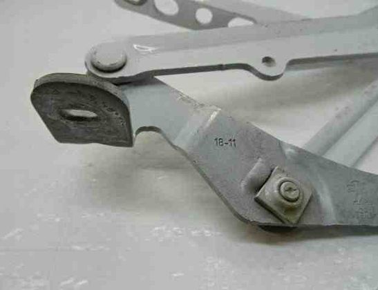 PEUGEOT 5008 2 generation (2017-2020) Främre höger motorhuvsgångjärn 9814189880 32496020