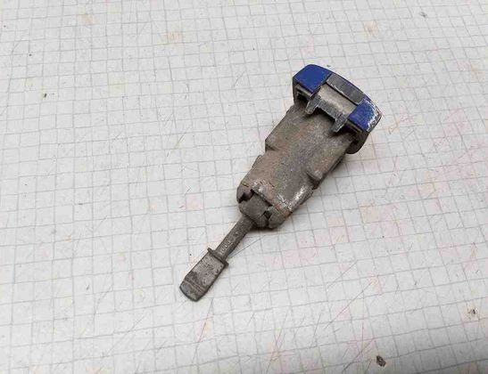 VOLKSWAGEN Bora 1 generation (1998-2005) Främre vänstra dörrlås 1U0837167 32527871