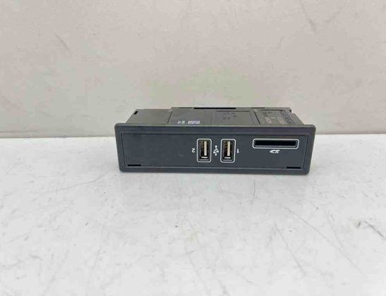 MERCEDES-BENZ C-Class W205/S205/C205 (2014-2023) USB A2138200401 31946460